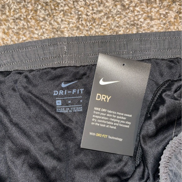 Nike Dry Fit Running Shorts Women’s NWT - Picture 4 of 4